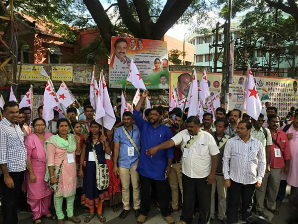 ನಟ ಪ್ರಕಾಶ್ ರೈ ಪರನಿಂತ ಡಿವೈಎಫ್‌ಐಯಿಂದ ಪ್ರತಿಭಟನೆ